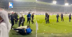 Tangkapan layar peristiwa viral pendukung Qatar vs UEA saling lempar iPhone 17 Pro Max di Kualifikasi Piala Dunia 2026. (Sumber: X/@JamesPiotr)