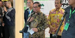 Gubernur Jakarta, Pramono Anung, saat menyampaikan pernyataan kepada awak media di Blok M, Jakarta Selatan, Kamis, 16 Oktober 2025. (Sumber: POSKOTA | Foto: M Tegar Jihad)