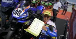 Candra Hermawan saat memenangi race 1 kelas AP250 di seri 5 ARRC 2025. (Sumber: Istimewa)