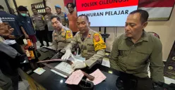 Polsek Cileungsi melakukan keterangan pers terkait tawuran pelajar yang melukai seorang pelajar lainnya di kawasan Cileungsi, Kabupaten Bogor. (Sumber: Poskota/Giffar Rivana)