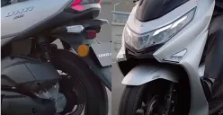 Tampilan render Suzuki Burgman 150 menampilkan desain lebih tajam dan modern, menegaskan posisinya sebagai penantang baru di segmen skutik 150cc. (Sumber: Youtube/@Automotive Info)