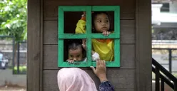 ILUSTRASI: Sejumlah anak bermain di Tebet Eco Park, Jakarta, Minggu, 19 Oktober 2025. Dinkes Jakarta mencatat prevalensi stunting di ibu kota mencapai 17,2 persen. (Sumber: POSKOTA | Foto: Bilal Nugraha Ginanjar)