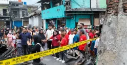 Wakil Ketua DPRD Jakarta, Ima Mahdiah meninjau lokasi kebakaran di permukiman warga Tamansari, Jakarta Barat. (Sumber: Dok. Sekretariat DPRD Jakarta)