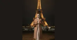 Cara Edit Foto di Paris dengan OOTD Elegan Pakai AI (Sumber: TikTok/@fidindaaaa)