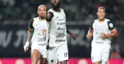 Penyerang Persija, Allano Lima melakukan selebrasi usai mencetak gol ke gawang Persebaya. (Sumber: persija.id)