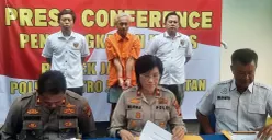 Pelaku pembakar rumah mantan pacar berhasil ditangkap anggota Polsek Jagakarsa. (Sumber: Poskota/Angga Pahlevi)