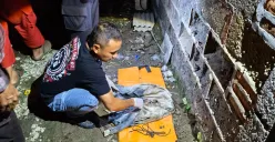 Petugas kepolisian melakukan pemeriksaan di lokasi penemuan kerangka bayi di Kampung Kramat Blencong, Desa Segara Makmur, Kecamatan Tarumajaya, Kabupaten Bekasi. (Sumber: Dok Humas Polsek Tarumajaya)