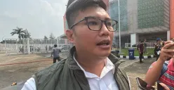 Ketua DPRD Kabupaten Bogor, Sastra Winara menyampaikan pernyataan kepada awak media, Rabu, 22 Oktober 2025. (Sumber: Poskota/Giffar Rivana)