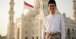 Hasil edit prompt Gemini AI terbaru edit foto cowok keren spesial Hari Santri 2025. (Sumber: Freepik)