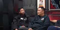Dunia hiburan diguncang kabar mengejutkan setelah komika Dustin Tiffani mengungkap pengalaman pahitnya menjadi korban penipuan. (Sumber: YouTube/Gofar Hilman)