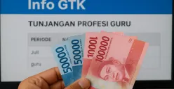 Ilustrasi pencairan Tunjangan Profesi Guru (TPG) 2025. (Sumber: Poskota/ChatGPT)