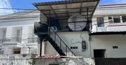 TKP tewasnya seorang karyawan Warkop Medan akibat tersengat listrik di Jalan Berdikari, Sukabumi Utara, Kebon Jeruk, Jakarta Barat. (Sumber: POSKOTA | Foto: Pandi Ramedhan)
