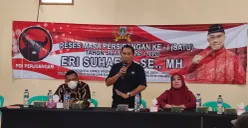 Anggota DPRD Banten dari Fraksi PDIP, Eri Suhaeri saat melakukan reses di Desa Padasuka, Kecamatan Cimanggu, Pandeglang. (Sumber: POSKOTA | Foto: Samsul Fatoni)