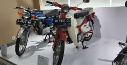 Honda C50 Deluxe menjadi motor legendaris yang menemani masyarakat Indonesia sejak era 1960-an. (Sumber: Poskota/Erwan Hartawan)
