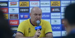 Pelatih Persib Bandung, Bojan Hodak saat jumpa pers di Stadion GBLA, Minggu, 26 Oktober 2025. (Sumber: Dok. Persib)