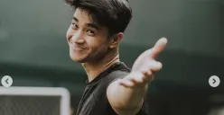 Yesaya Abraham, aktor muda berbakat yang dikenal lewat serial Antares, kerap disorot karena kemiripannya dengan Devano Danendra. (Sumber: Instagram/@yesayaabrhm)