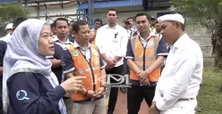 Sidak Dedi Mulyadi ke Aqua buktikan warga sekitar justru beli air bersih. Perusahaan ambil air tanah dalam, namun distribusi ke masyarakat ternyata nihil. Ini kata gubernur. (Sumber: YouTube/KANG DEDI MULYADI CHANNEL)