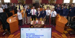 Dirut Telkom Dian Siswarini, Rektor UNP Krismadinata, Ph.D. dan jajaran pada acara Seminar Telkom AI Connect di Universitas Negeri Padang, Senin, 27 Oktober 2025. (Sumber: Corporate Communication PT Telkom Indonesia (Persero) Tbk)