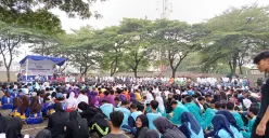 Sejumlah siswa SMA/SMK dari 75 sekolah di Kota dan Kabupaten Bekasi mengikuti ajang Festival Olahraga Tradisional IGORNAS 2025 di Go Wet Waterpark, Selasa, 28 Oktober 2025. (Sumber: Poskota/Nurpini Aulia Rapika)