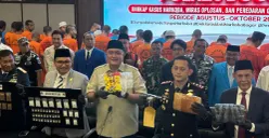 Kapolres Bogor bersama dengan Bupati dan Forkopimda melakukan keterangan pers terkait pengungkapan kasus narkotika di Kabupaten Bogor dalam kurun waktu tiga bulan terakhir. (Sumber: Poskota/Giffar Rivana)