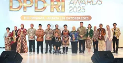 Para penerima penghargaan dan jajaran pimpinan DPD RI berfoto bersama usai malam penganugerahan DPD Award 2025 di Gedung The Tribrata, Jakarta Selatan, Selasa, 28 Oktober 2025. (Sumber: Istimewa)