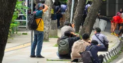 Memotret orang di ruang publik tanpa izin ternyata bisa melanggar UU Perlindungan Data Pribadi. (Sumber: X/@ismailfahmi)