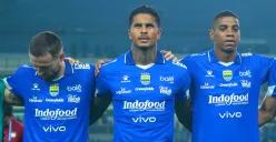 Potret pemain Persib Bandung, Ramon Tanque (tengah), Marc Klok (kiri) dan Uilliam Barros (kanan). (Sumber: Persib)