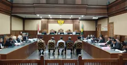 Lima terdakwa kasus dugaan suap lupas vonis kasus migor di Pengadilan Tipikor Jakarta Pusat, Rabu, 29 Oktober 2025. (Sumber: Poskota/Ramot Sormin)