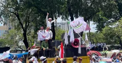 Situasi demo guru Madrasah di Monas, Gambir, Jakarta Pusat, Kamis, 30 Oktober 2025. (Sumber: Poskota/M. Tegar Jihad)