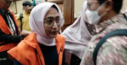 Terdakwa Ira Puspadewi, mantan Dirut PT ASDP usai pembacaan tuntutan dalam sidang Pengadilan Tipikor Jakarta Pusat. (Sumber: POSKOTA | Foto: Ramot Sormin)