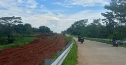 Jalan Bomang tengah dilanjut pembangunannya oleh Pemkab Bogor. (Sumber: Poskota/Giffar Rivana)