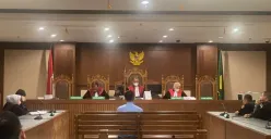 Mantan Kadisbud Jakarta, Iwan Henry Wardhana divonis 11 tahun penjara di PN Jakarta Pusat, Gunung Sahari Selatan, Kebayoran, Kamis, 30 Oktober 2025. (Sumber: Poskota/Ramot Sormin)