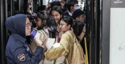 Ilustrasi karyawan Transjakarta. (Sumber: Poskota/Bilal Nugraha Ginanjar)