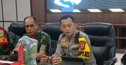Kapolres Bogor, AKBP Wikha Ardilestanto saat menyampaikan 1.600 petugas gabungan diterjunkan untuk mengawal demonstrasi, Senin, 1 September 2025. (Sumber: Poskota/Giffar Rivana)