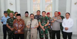 Gubernur Jakarta Pramono Anung saat menyampaikan pernyataan kepada awak media di Balai Kota Jakarta, Senin, 1 September 2025. (Sumber: Poskota/Muhammad Tegar Jihad)