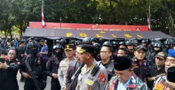 Kepala Biro Operasi Polda Metro Jaya, Kombes I Ketut Gede Wijatmika (ketiga dari kanan), saat ditemui di Mapolda Metro Jaya, Senin, 1 September 2025. (Sumber: POSKOTA | Foto: Ali Mansur)