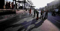 Pembersihan Halte Senen pascademo di Jakarta. (Sumber: jakarta.go.id)
