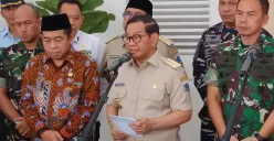 Gubernur Jakarta, Pramono Anung saat menyampaikan pernyataan kepada awak media di Balai Kota Jakarta, Senin, 1 September 2025. (Sumber: Poskota/Muhammad Tegar Jihad)
