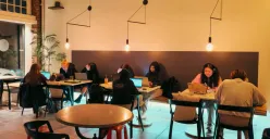 Ilustrasi-Rekomendasi 5 Tempat WFC di Bandung, Tersedia WiFi dan Stop Kontak (Sumber: Unsplash/Zoshua Colah)