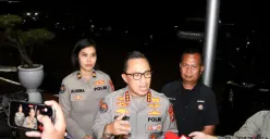 Kabid Humas Polda Metro Jaya Kombes Ade Ary Syam Indradi, menjelaskan personel kepolisian melakukan patroli skala besar di sejumlah titik Jakarta untuk memastikan keamanan pascakerusuhan. (Sumber: Poskota/Ali Mansur)