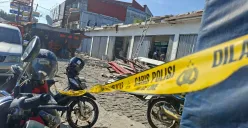 Situasi di depan minimarket di Jalan Raya Pekapuran, RT 11/RW 22, Kelurahan Sukatani, Kecamatan Tapos, Kota Depok, Selasa, 2 September 2025. (Sumber: Poskota/Angga Pahlevi)