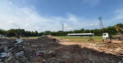Penampakan tribune barat Stadion Pajajaran, Kota Bogor, dibongkar dalam proses revitalisasi, Rabu, 3 September 2025. (Sumber: Poskota/Giffar Rivana)