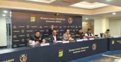 Konferensi pers Polda Metro Jaya terkait penetapan enam orang sebagai tersangka dalam kasus dugaan penghasutan aksi anarkis yang terjadi dalam rangkaian unjuk rasa sejak 25-31 Agustus 2025. (Sumber: Poskota/Ali Mansur)