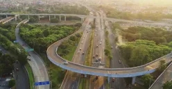 Jalan Tol Akses Tanjung Priok membentang sepanjang 11,4 km sebagai urat nadi distribusi logistik nasional. (Sumber: Dok/Hutan Karya)