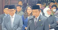 Ketua DPRD Jakarta, Khoiruddin saat menyampaikan pernyataan kepada awak media di Gedung DPRD Jakarta, Kamis, 4 September 2025. (Sumber: Poskota/Muhammad Tegar Jihad)