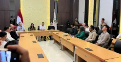 Pimpinan dan Anggota DPRD Jakarta menerima audensi mahasiswa di Gedung DPRD Jakarta, Gambir, Jakarta Pusat, Kamis, 4 September 2025. (Sumber: Poskota/Muhammad Tegar Jihad)