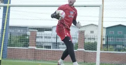 Potret kiper Persib Bandung, Adam Przybek yang berkutat dengan cedera dan belum menjalani debut. (Sumber: Persib)
