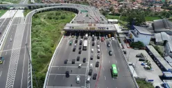 Kendaraan memadati salah satu gerbang tol saat libur panjang Maulid Nabi, Jumat, 5 September 2025. Jasa Marga mencatat lonjakan arus lalu lintas keluar Jabodetabek. (Sumber: Jasa Marga)