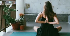 7 Jenis Olahraga yang Bisa Dilakukan di Rumah Tanpa Harus ke Gym dari Kemenkes (Sumber: Unsplash/Avrielle Ali)