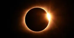 Fenomena gerhana bulan total atau blood moon dapat terlihat jelas dari Indonesia pada 7-8 September 2025. (Sumber: Pinterest)